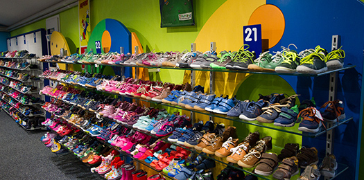 Kinderschuhe Babyschuhe Jungendliche Schuhe Braunschweig gifhorn wolfsburg Kinderschuhe aus dem Schuhhaus Salge in Calberlah. Kinder Schuhe für die Region Braunschweig, Wolfsburg und Gifhorn